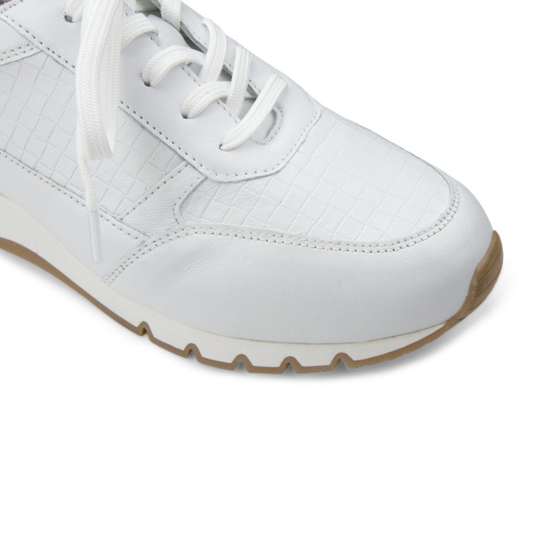 Naiste spordijalatsid Caprice 23703102, valge