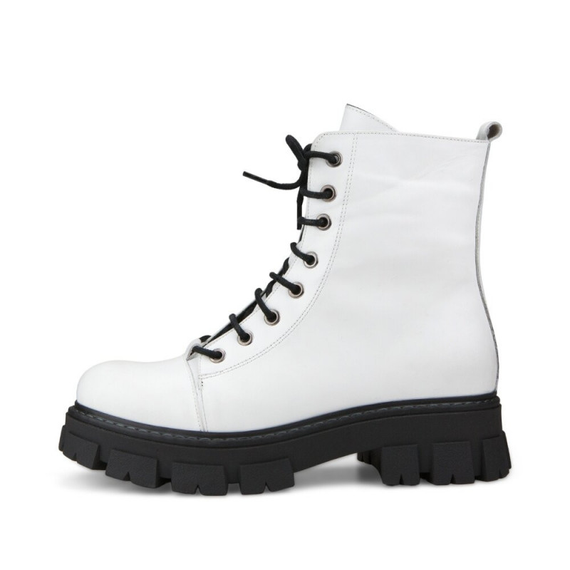 Naiste saapad Ferretti stiilis 0841217504, valged