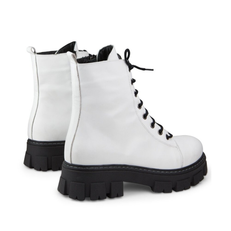 Naiste saapad Ferretti stiilis 0841217504, valged