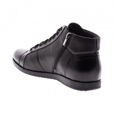 Meeste spordijalatsid Nicolo Ferretti, must